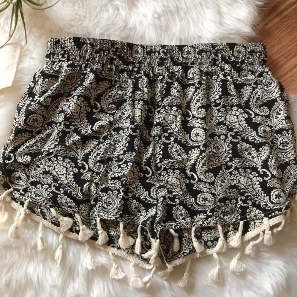 dani collection Paisley Shorts w/Tassle Details
